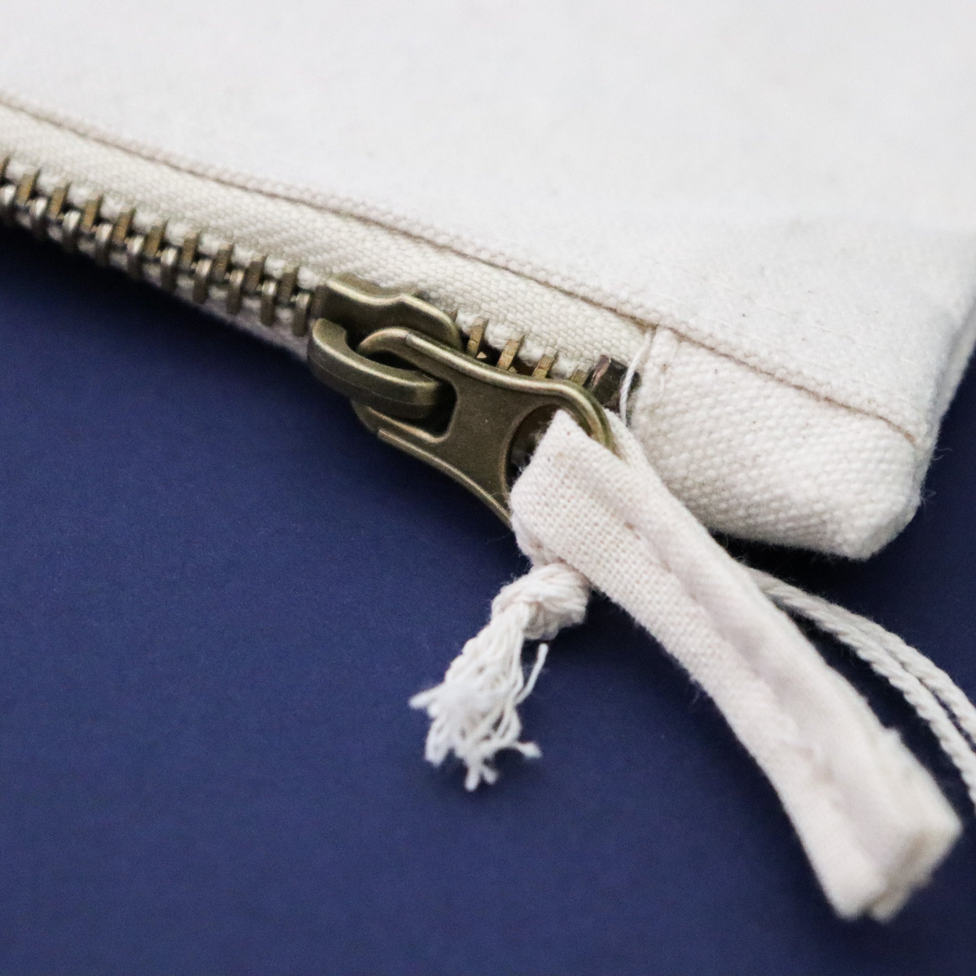 Detail of the zipper of the TXT Temptation pouch